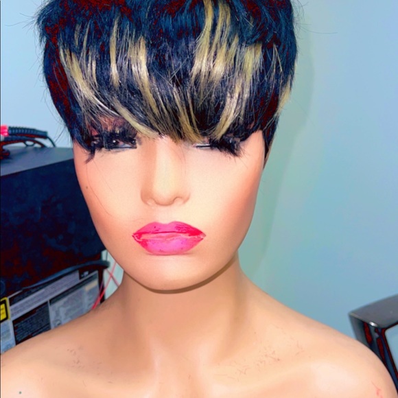 Short wig - Picture 2 of 2